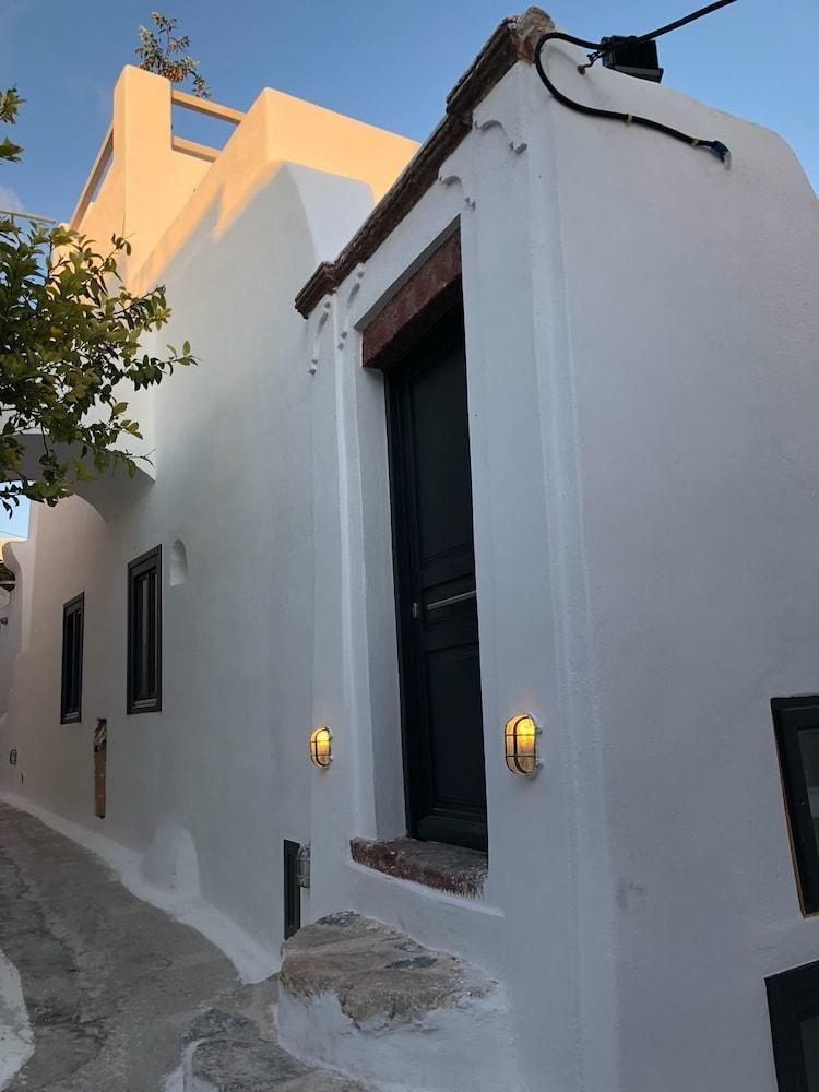 The Luna Suite Emporio  Екстериор снимка