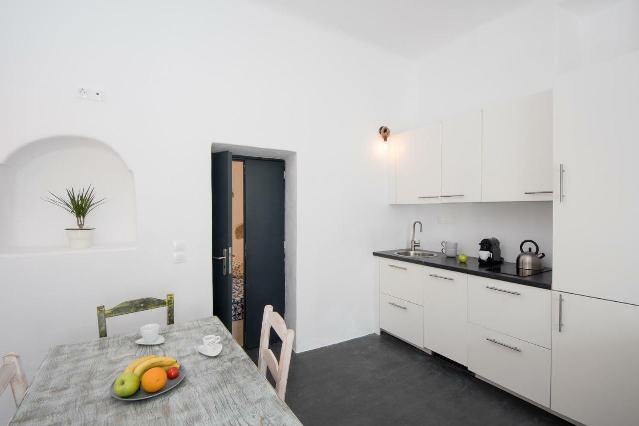 The Luna Suite Emporio  Екстериор снимка