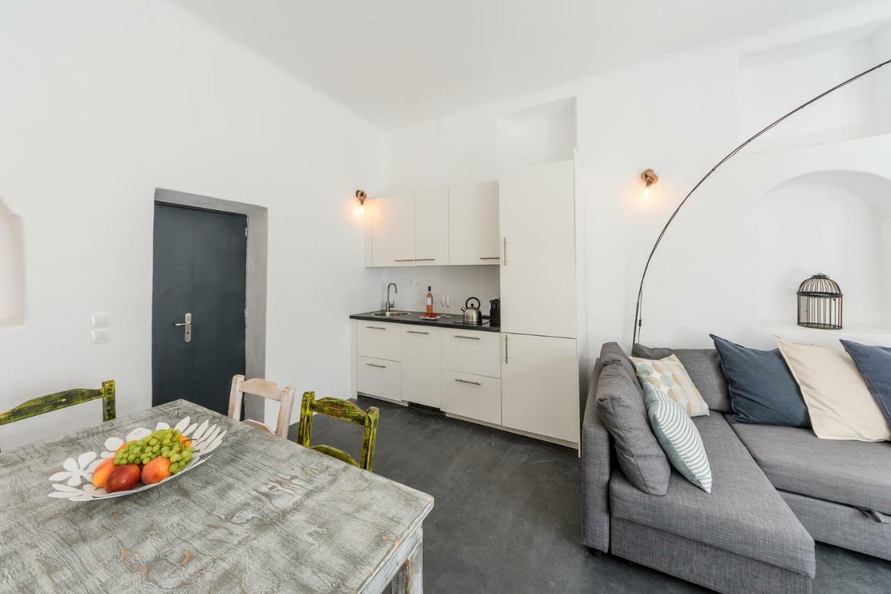 The Luna Suite Emporio  Екстериор снимка